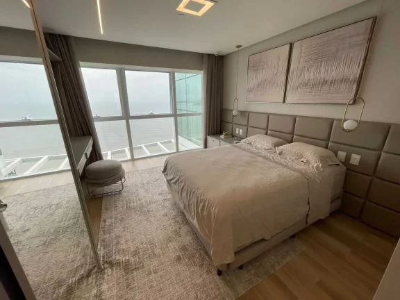 Imagem Apartamento alto padrão frente mar com 4 suítes e 3 vagas de garagem - Av. Atlântica/SC
