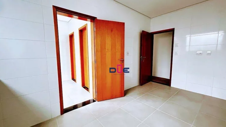 Imagem Casa com 4 dormitórios à venda, 244 m² por R$ 1.800.000 - Embaré - Santos/SP