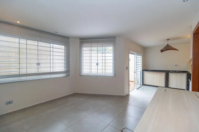 Imagem Sobrado de 3 quartos no bairro Campo Comprido