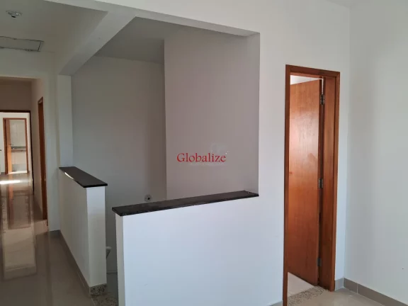 Imagem Belíssima casa alta Duplex em Santos na Ponta da Praia com duas garagens e churrasqueira a venda por R$ 990.000,00