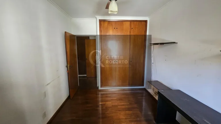 Imagem Amplo Apartamento com Sacada – 142m² e 2 Vagas no Centro