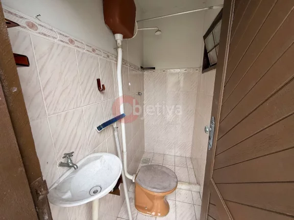 Imagem Casa térrea em condomínio locação fixa, 2 quartos + edícula, Praia Linda