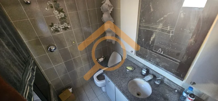 Imagem Casa em Condomínio à Venda em São Paulo-SP, Jardim Campo Grande: 4 Quartos, 2 Suítes, 3 Salas, 5 Banheiros, 4 Vagas, 250 m². Oportunidade para Reforma: 2 Casas, 350 m².