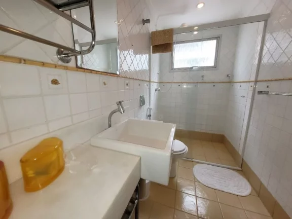 Imagem APARTAMENTO AMPLO, 1ª QUADRA NA PRAIA, COM 3 DOMITÓRIOS, SENDO 1 SUÍTE, 1 VAGA PARA AUTO