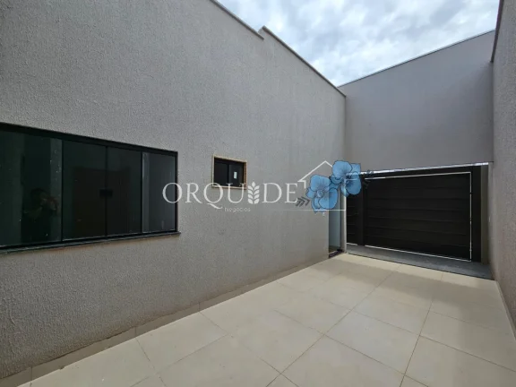 Imagem Imperdível! Casa à venda em Rio Verde-GO, no Residencial Parque dos Ipês, com 2 quartos, 1 suíte, 1 banheiro e 2 vagas de garagem.