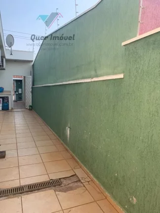 Imagem Casa à venda na Rua Chile, Jardim Irajá, Zona Sul de Ribeirão Preto-SP 3 quartos, 1 suíte, 3 salas, 3 banheiros, 4 vagas 240m² Permuta Quer Imóvel Negócios Imobiliários.