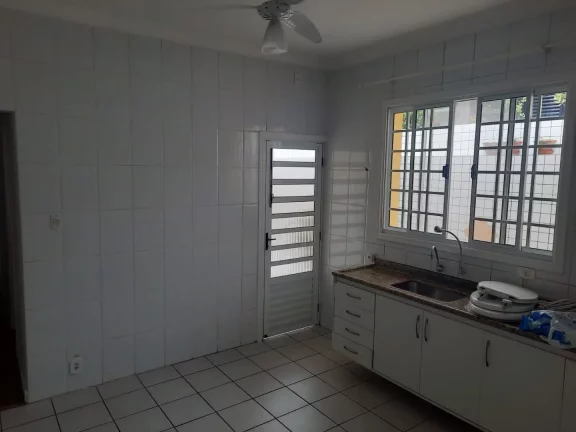 Imagem Aluguel de Casa de Luxo em Praia Grande-SP, Bairro Tupi: 3 Quartos, 2 Suítes, 3 Banheiros, 3 Vagas, 100m². Venha Conferir!