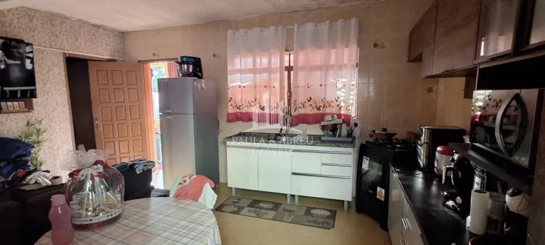 Imagem São 5 Casas 250m², 3 de 3 Cômodos e 2 de 2 Cômodos, 1 Vaga, Perto da Padaria da Globo no Jardim Zaíra, Mauá-SP