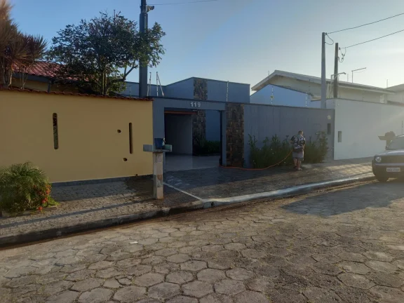 Imagem Casa para Venda em Itanhaém, Bopiranga, 3 dormitórios, 2 suítes, 2 banheiros, 4 vagas