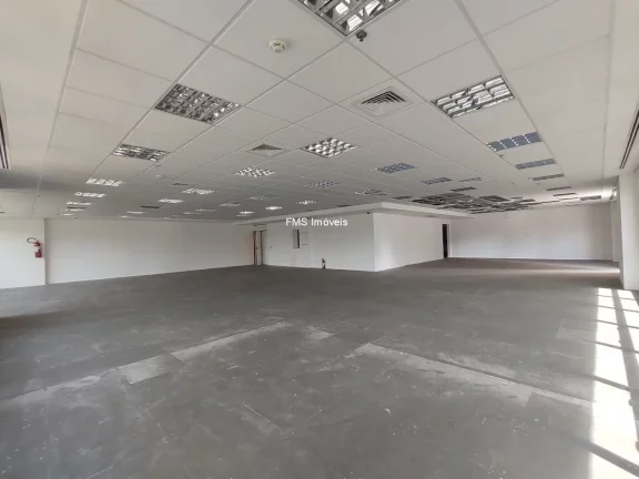Imagem Conjunto comercial com 1.354m² para locação em Alphaville.