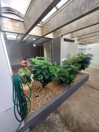 Imagem CASA ASSOBRADADA A VENDA, 500 METROS DE TERRENO. 4 DORMITÓRIOS, SENDO 2 SUITES (1 DELAS COM CLOSET E VARANDA), 2 SALAS GRANDES COM AR CONDICIONADO.