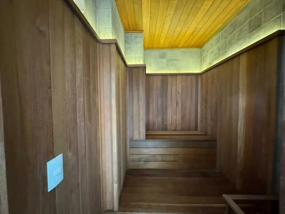 Imagem Apartamento com 3 dormitórios sendo 1 suíte e 2 vagas de garagem no Centro de Balneário Camboriú