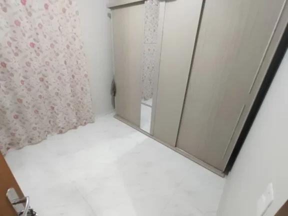 Imagem Terreno com 2 Sobrados, meio lote, com suíte