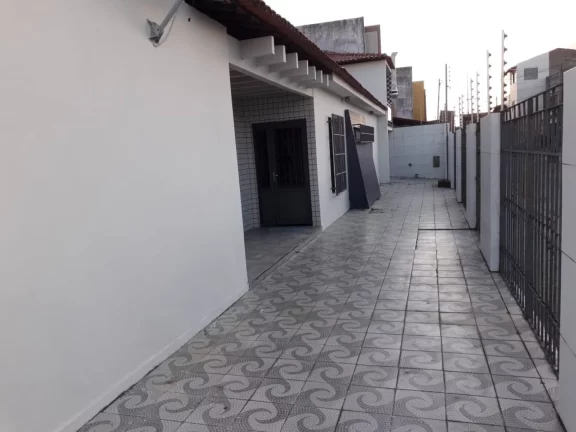 Imagem Casa à venda no Ponto Novo - Espaçosa, com 6 quartos, 5 vagas de garagem e excelente localização!