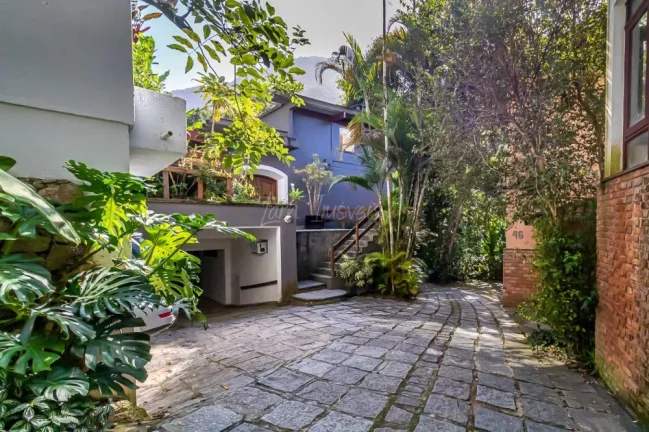 Luxo e tranquilidade: Casa em Condomínio, São Conrado.