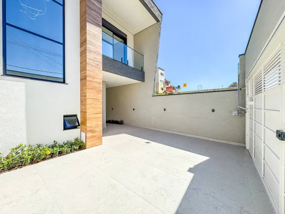 Imagem Sobrado Novo Automatizado - 138M², 3 Dorms, (1 Suíte C/ Varanda), 2 Vagas.