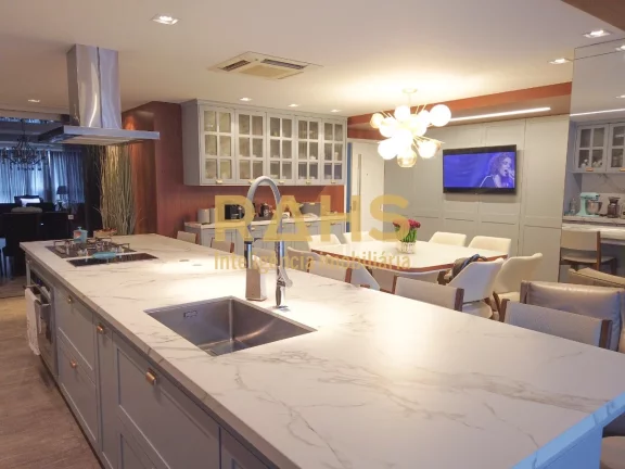 Imagem Espetacular apartamento de muito requinte e bom gosto localizado em região nobre da cidade. Com um ...