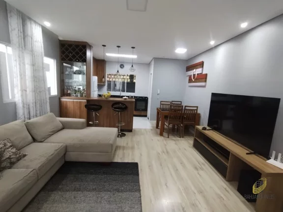 Casa em Condomínio à Venda em Cotia-SP, com 3 Quartos sendo 1 Suíte, 2 Salas, 3 Banheiros, 2 Vagas, 86m².