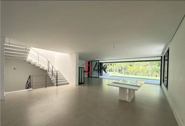 Imagem Casa em condomínio fechado com 828m² - Venda