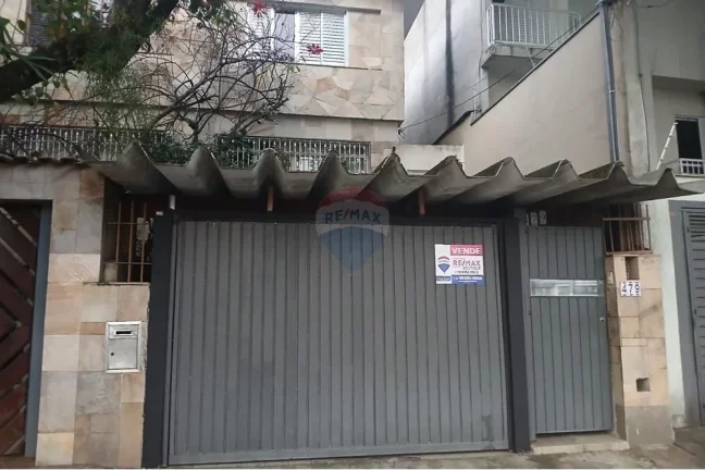 Imagem Casa com 4 dormitórios, 2 suítes, 5 banheiros, 3 vagas de garagem.