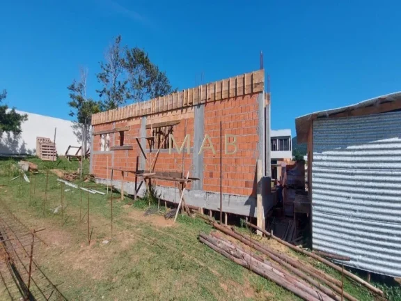 Imagem Linda Casa de Alto Padrão à Venda em Condomínio no Bairro Ingleses - Florianópolis SC!!