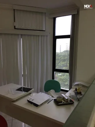 Imagem Excelente para realização de bons negócios. Frente Sol da Manhã, com linda vista para a praça e...